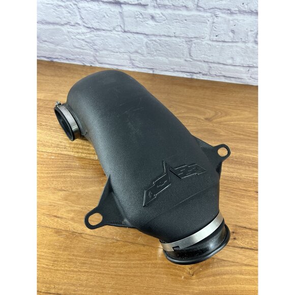 2005 2006 2007 C6 Corvette 6.0L Air Intake Tube Bridge Assembly OEM 25351524 20K - Picture 6 of 8